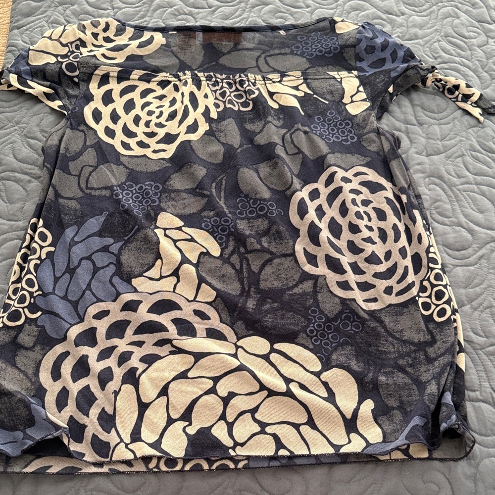 DKNY Blue and Cream Floral Blouse - Picture 5 of 5